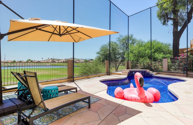 Delightful golf escape with pool, lawn games, pool table, fast WiFi & central AC