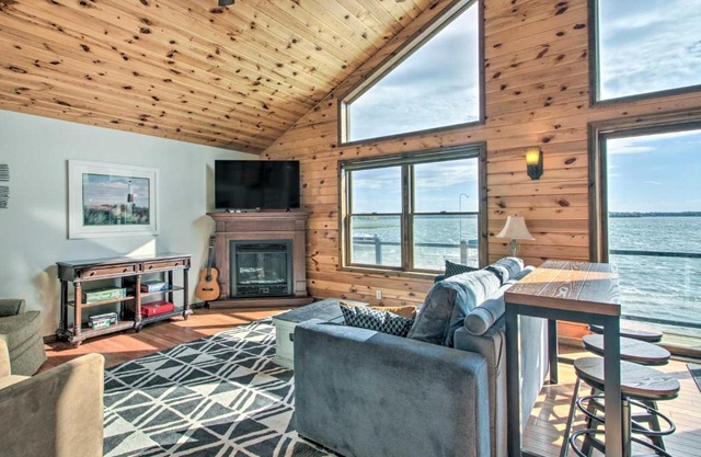 Delightful Isle Retreat with Boat Dock and Slip!