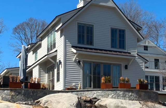 Delightful Light-Filled Bungalow Walk To Beach And Rowayton Village