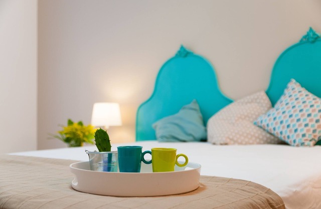 Delightful little apartment in the main street of downtown