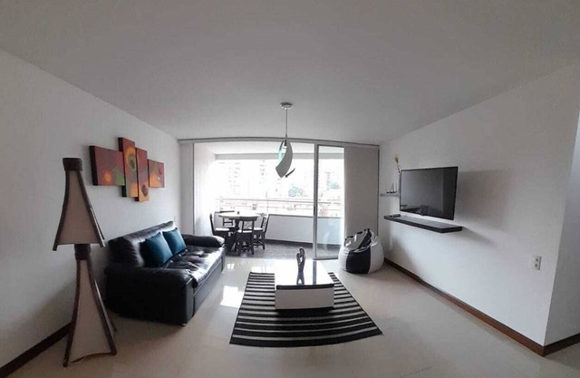 Delightful, Luxurious & Spacious 3-bedroom 2-bath Apartment