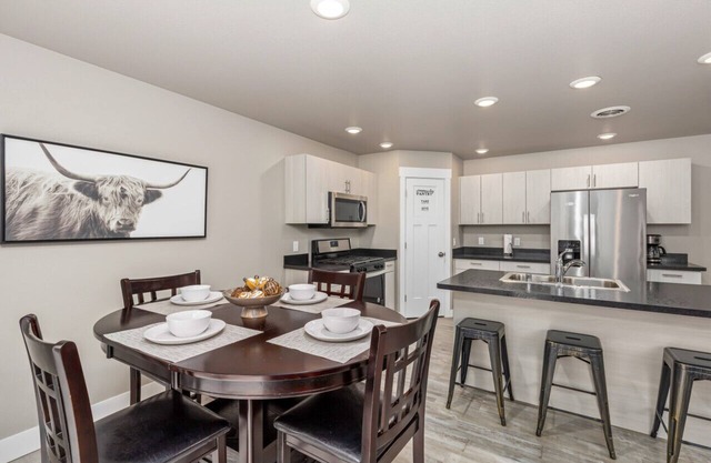 Delightful, new townhome downtown