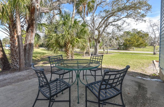 Delightful Oversized and Newly Updated Studio 5-Minute Walk to River Front