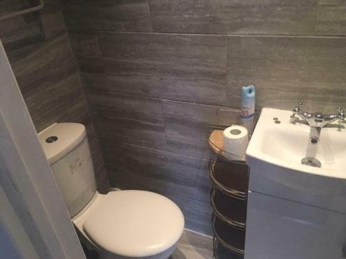 Delightful private 2 bedroom bungalow