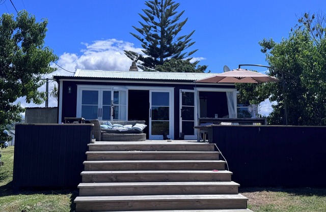 Delightful Ruakaka Cottage Views to Sea and Estuary Surf. Sun . Chill