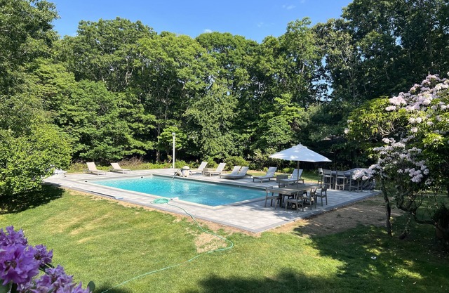 Delightful Southampton Retreat with Heated Pool & Jacuzzi, Near Beach & Shopping