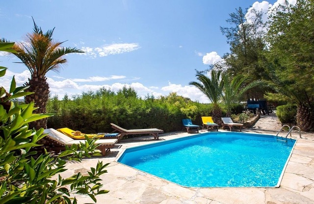 Villa Angela - In Miliou Village, privater Pool und spektakulärer Blick auf die Citrus Groves - Free WiFi