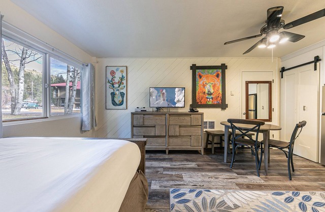 Delightful Studio w/Kitchenette #111 at Donner Lake Village