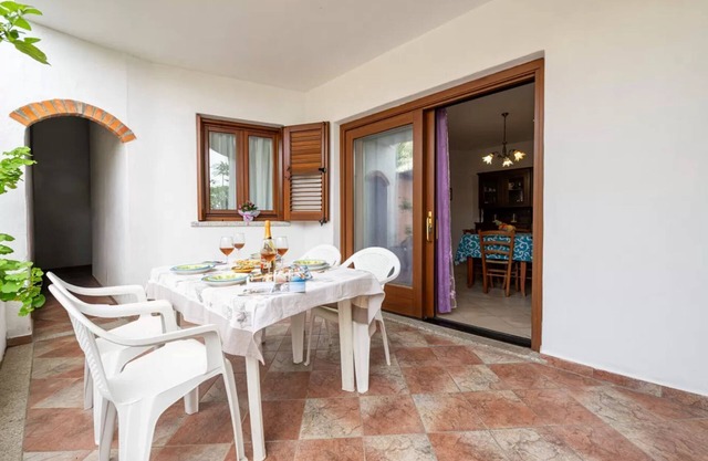 Herrliche Dreizimmerwohnung mit Terrasse in der Nähe von Budoni