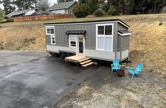 Delightful Tiny Home w/ indoor Fire Place