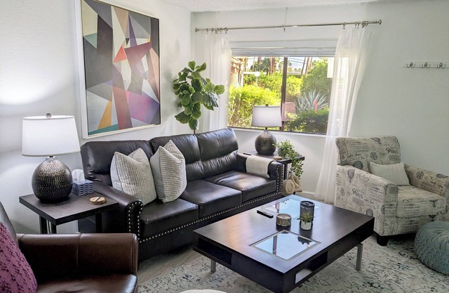 Delightful townhome with AC in Palm Springs
