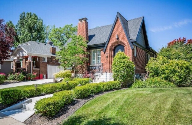 Delightful Tudor Cottage Getaway