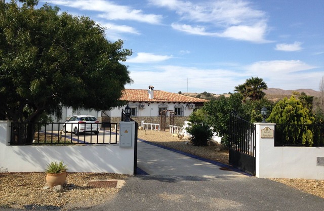 Herrliche Villa in ländlicher Umgebung mit eigenem Pool und Garten