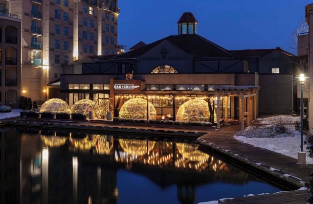 Delta Grand Hotel sleeps 6 fully equipped kitchen. amazing location on the water
