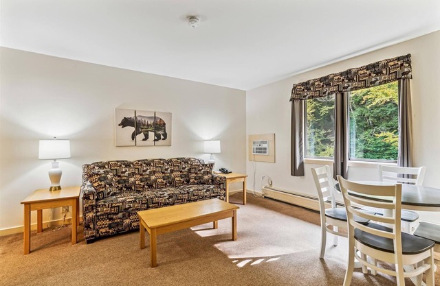Deluxe Suite mit einem Schlafzimmer im ersten Stock mit beheiztem Außenpool
