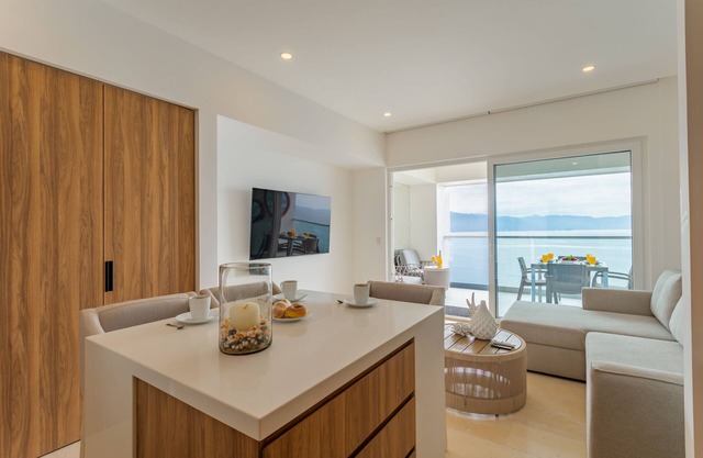 Deluxe 1BD Seaside Condo & 8 pools at Harbor 171 1BD Condo for rent in North Hot