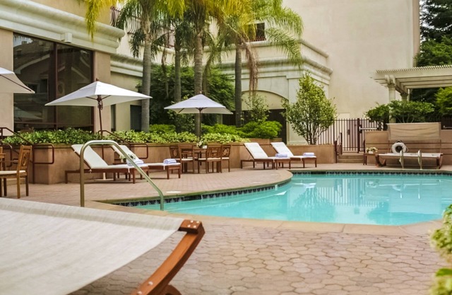 Deluxe 2 Queens at The Grand Hotel, Onsite Pool, Pets Allowed, Free Parking