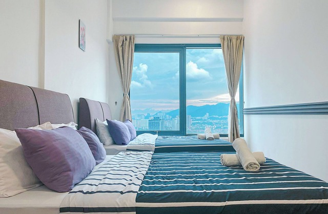 Deluxe 2B2B Sea View Condominium at Tropicana 218 Macalister