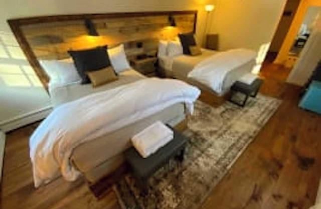 Deluxe 2xQueen- 2nd floor in Historic Inn