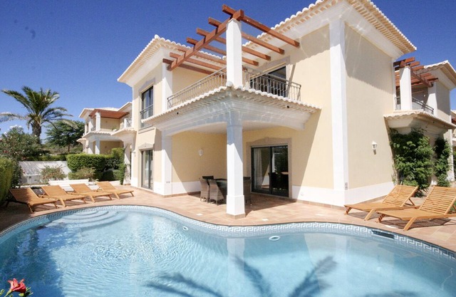 Deluxe 3 Bedroom Villa w/ Heated Pool, Walking distance to Beach, Wifi, A/C