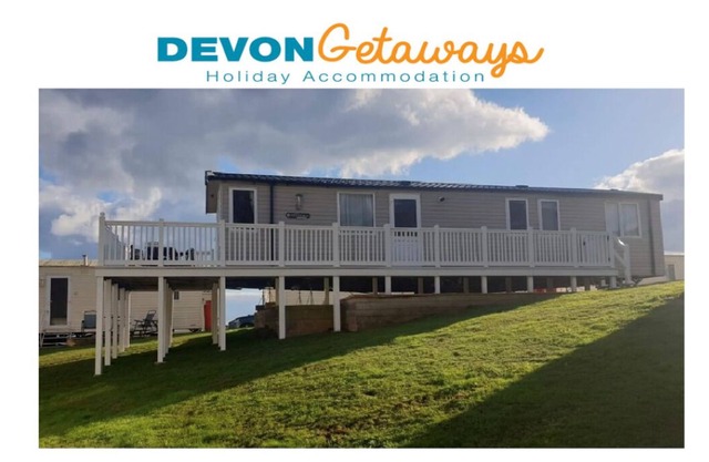 Deluxe 3bed 1.5bath Caravan, Full wraparound decking, Seaviews, Bedding inc