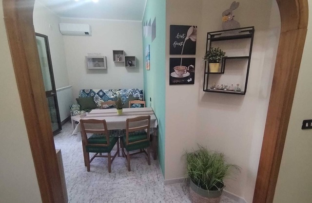 Deluxe, apartment within walking distance of Gallico Marina beach...