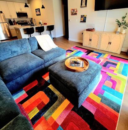 Deluxe Apt, King Bed, Pool, Gym,free "p"