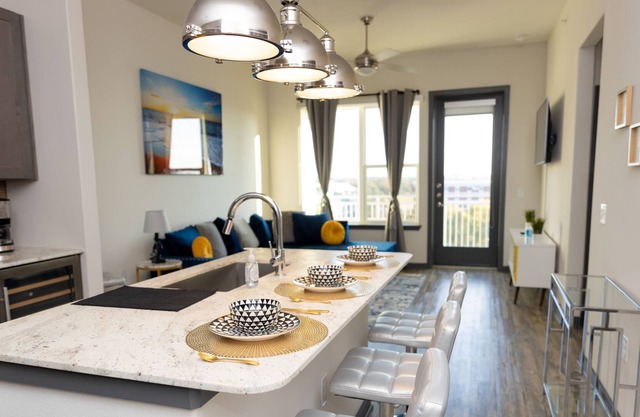 Deluxe Apt minutes away from the stock yards,Dickies arena, Restaurant and more!