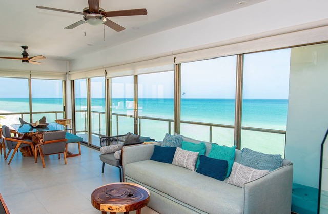 DELUXE Beachfront 3BR Penthouse, Private Jacuzzi, Gym, Kids Club