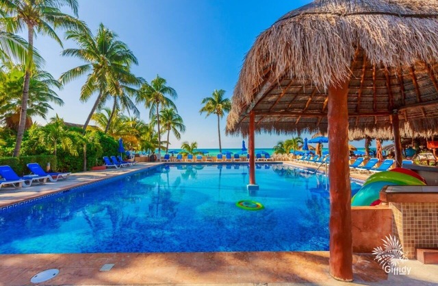 Deluxe Beachfront Ground Floor Condo # 6 am Nautibeach