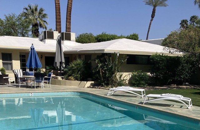 Deluxe bedroom suite in tennis club neighborhood!
