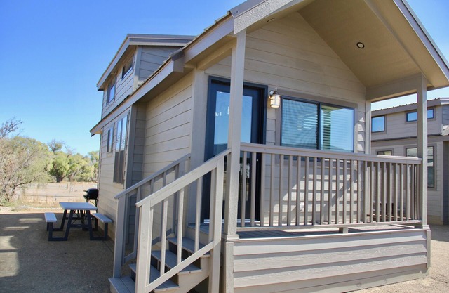 Deluxe Cabin 312 für 6 Personen (1 Schlafzimmer mit Dachboden und Schlafsofa) im Resort
