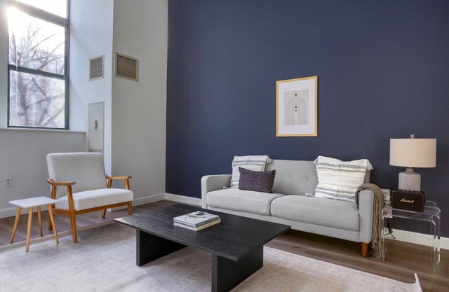 Deluxe Central Square 1BR w/ Fitness, walk to Shopping, by Blueground