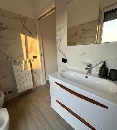 Deluxe comfortable suite with balcony Downtown