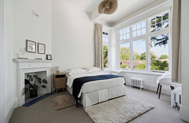 Deluxe Double Room with Bath at River Arts Club Hotel