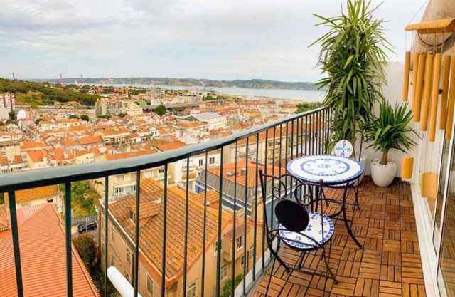 Luxuriöses Doppelzimmer mit Balkon und herrlichem Blick auf den Tejo