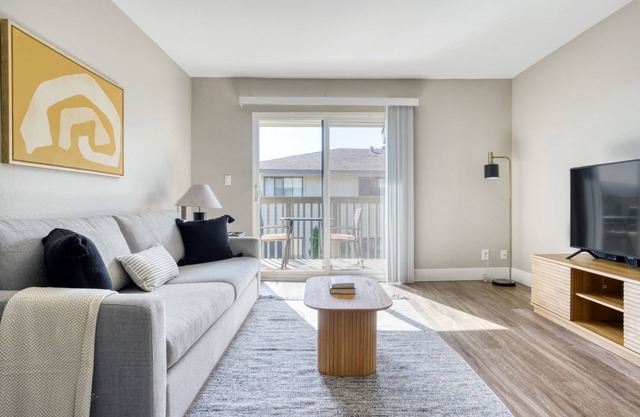 Deluxe Foster City 1BR w/ Gym, Pool, W/D, near highways, by Blueground