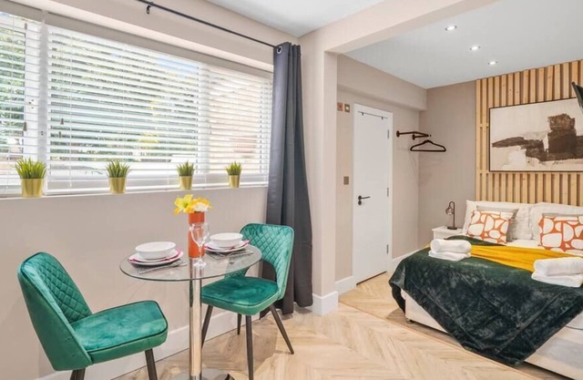 Deluxe Heathrow Studio, Flat 1