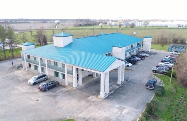 Deluxe Inn & Suites
