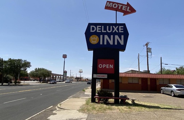 Deluxe Inn