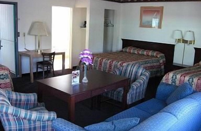 Deluxe Inn