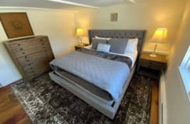 Deluxe King, Living Room w/sofa bed & fireplace