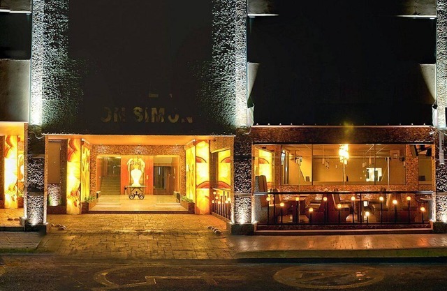 Deluxe King size Bedroom