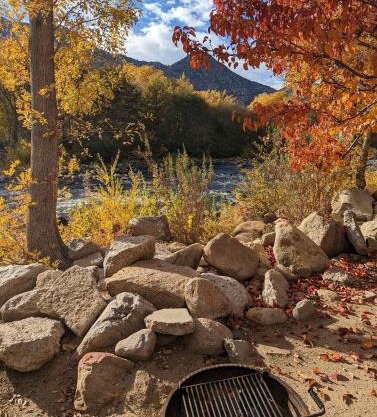 Deluxe little cabin 2 min stroll to Kern River