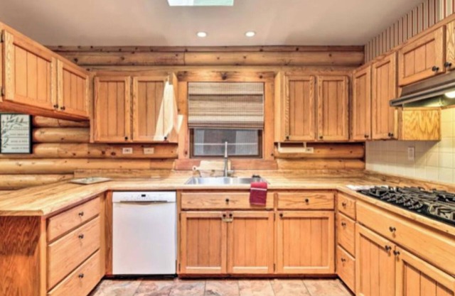 Deluxe Log Home Near Lakes and Twain Harte