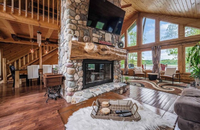 Deluxe Log Home overlooking quiet lake on the Pokegama chain of lakes!