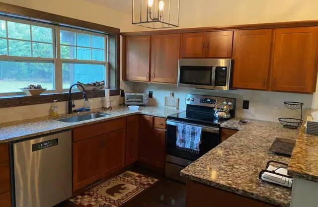 Deluxe, Newly Built 4 BR Townhousen