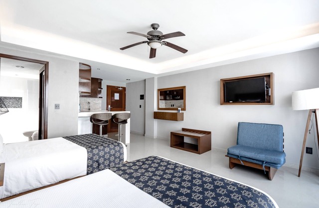 Deluxe ocean view with kitchenette at Hotel Ocean Dream Cancun