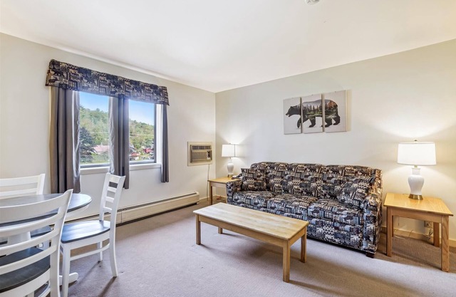 Deluxe Suite mit einem Schlafzimmer im ersten Stock mit beheiztem Außenpool
