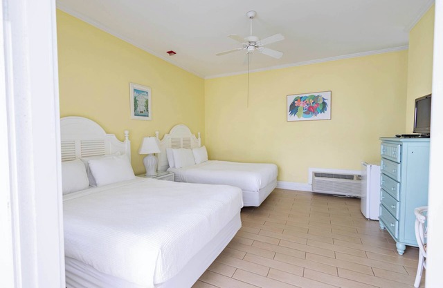 Deluxe Queen & Pet Friendly - Curry Mansion Inn